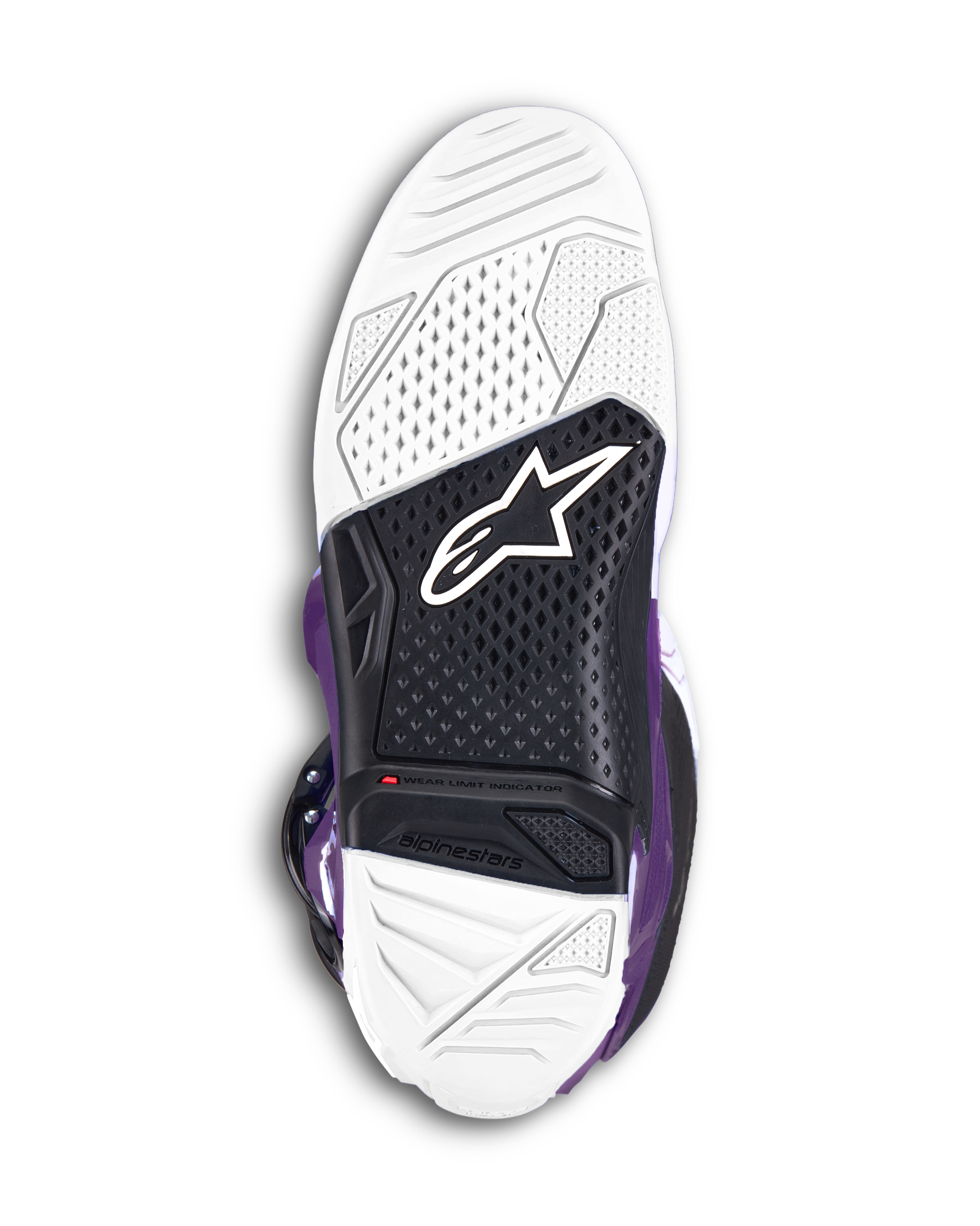 Botas Alpinestars Tech 7, botas de motocross moradas, vista de la suela que muestra el caucho vulcanizado de doble compuesto en blanco y negro, con el logotipo de Alpinestars y un indicador de límite de desgaste rojo visible para rendimiento off-road.