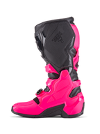 Botas de motocross Alpinestars Tech 7, rosa diva y negro, perfil lateral con carcasa protectora de TPU, paneles de agarre medial texturizados con la marca Tech 7 y suela negra resistente, calzado de competición todoterreno de alto rendimiento