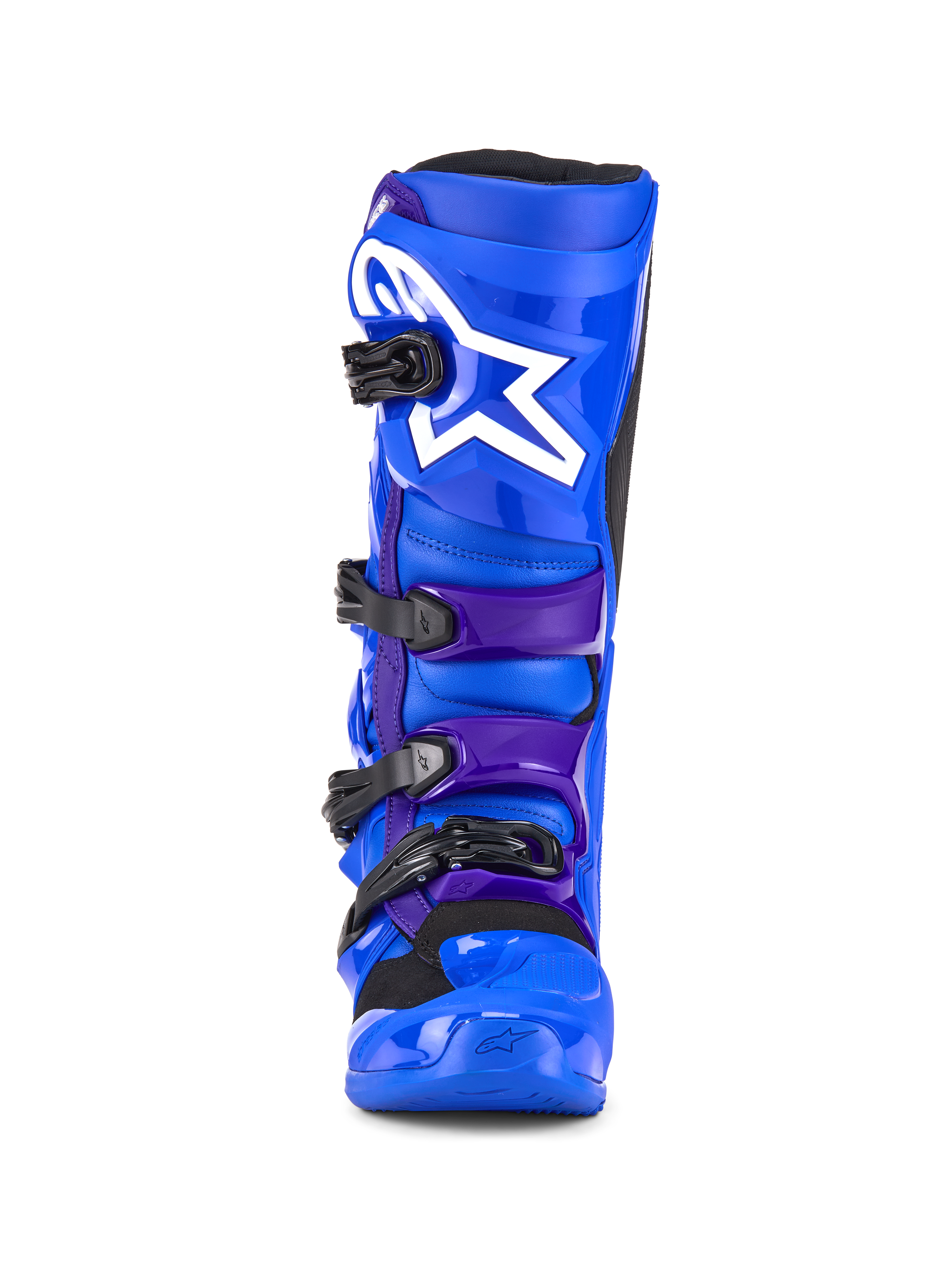 Botas Alpinestars Tech 7, botas de motocross, azul y púrpura, con un logo de estrella blanca en la placa de la espinilla, sistema de cierre de cuatro hebillas y construcción de TPU reforzada para carreras todoterreno, vista frontal