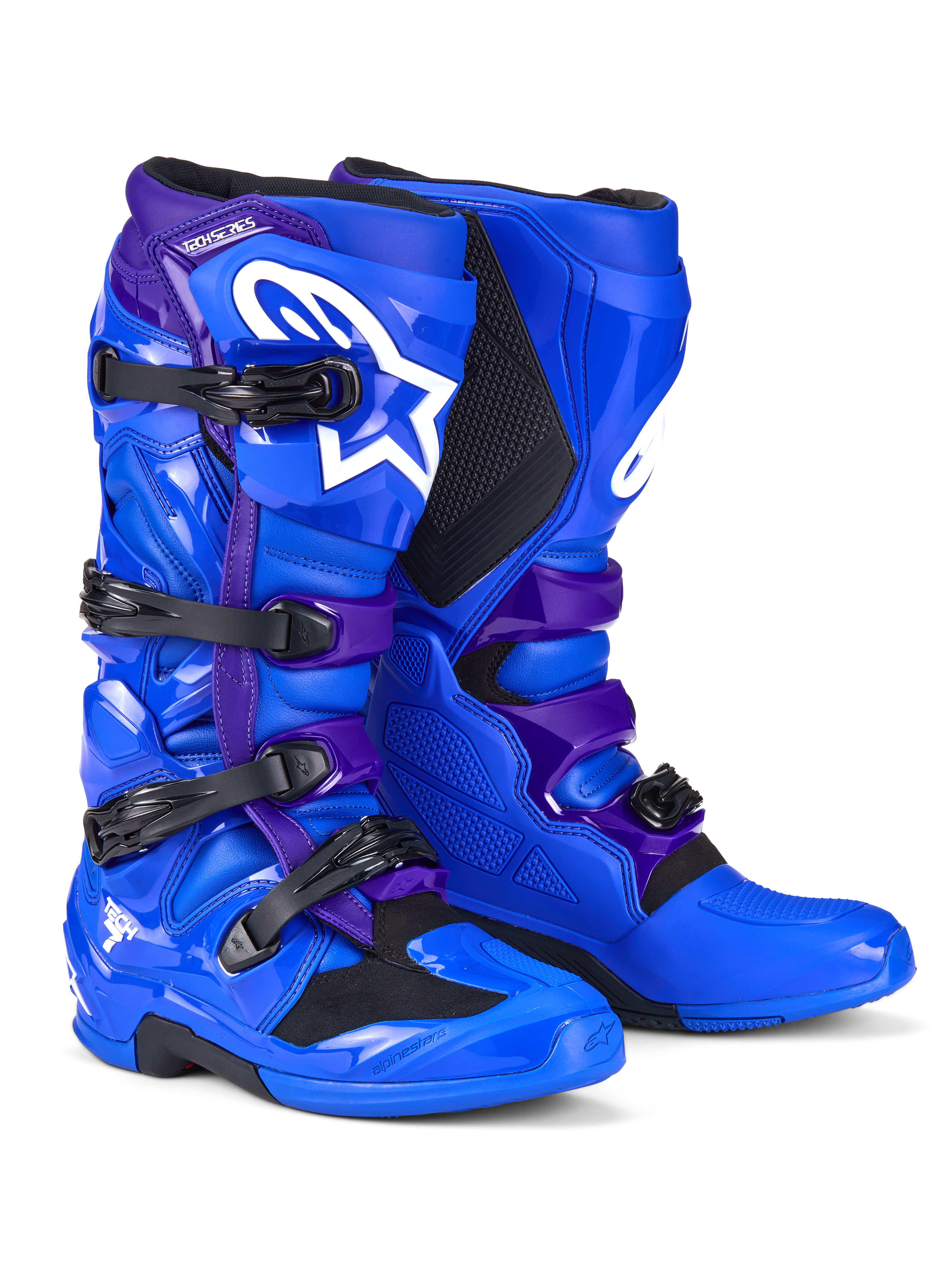 Botas Alpinestars Tech 7, botas de motocross, azules y moradas, con logotipos de Alpinestars en blanco, paneles protectores de TPU, sistema de cierre de cuatro hebillas y un diseño de suela resistente para todoterreno