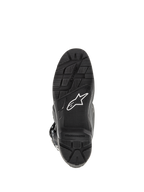 Botas Alpinestars Tech 7 Enduro, negras, vista inferior de la suela con patrón de dibujo robusto para conducción de Enduro, logotipo de estrella blanca e inserto de estribo reemplazable.