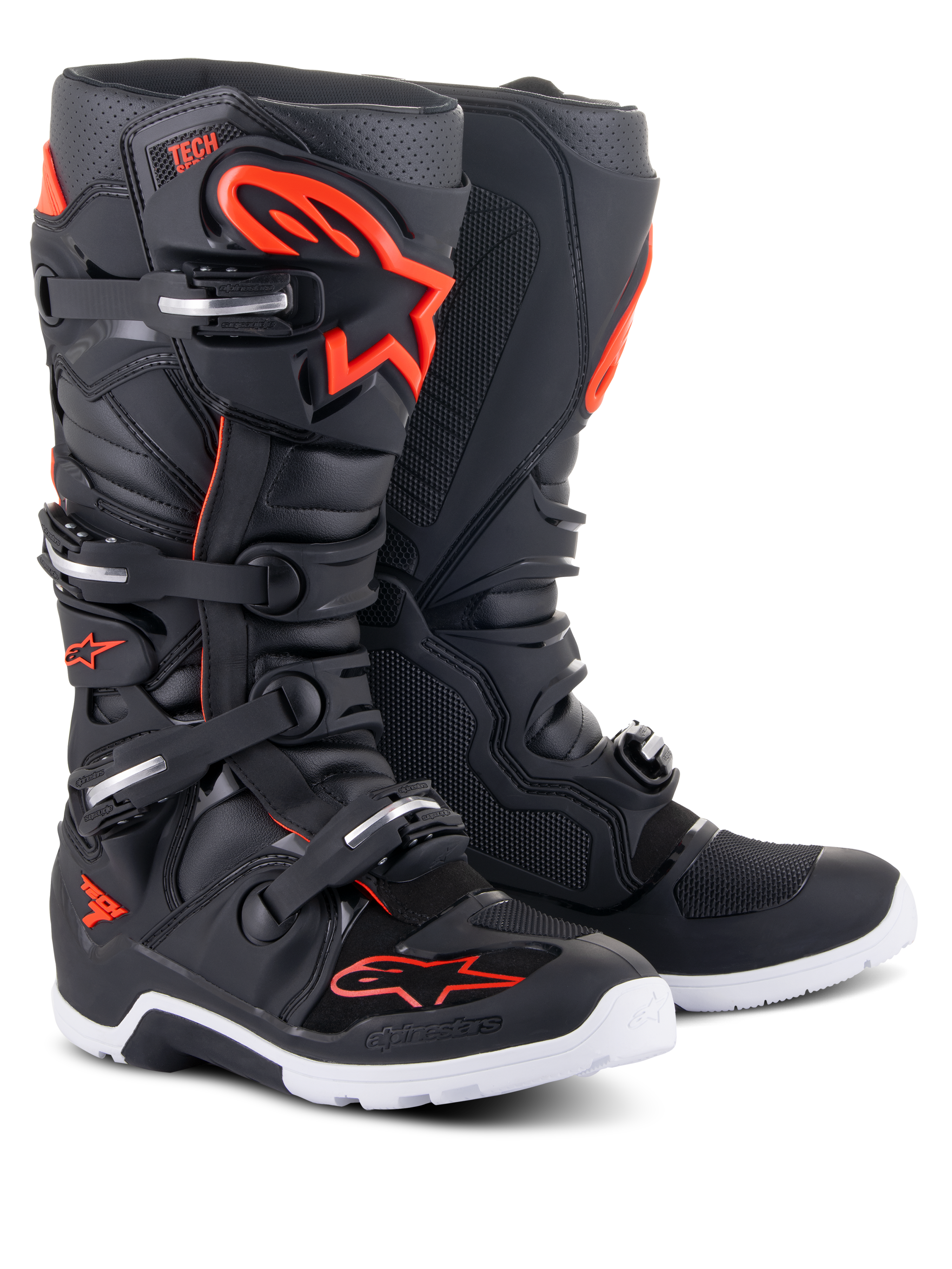 Botas Alpinestars Tech 7 Enduro, botas de motocross, negro y rojo flúor, con suela blanca, sistema de cierre de cuatro hebillas y paneles protectores reforzados con el llamativo logotipo de Alpinestars en rojo