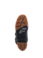 Botas Alpinestars Tech 7 Enduro, vista en primer plano de la suela, con patrón de dibujo de goma marrón y sección central negra con logotipo de estrella blanca, inserto de estribo reemplazable para un agarre superior off-road