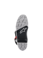 Botas Alpinestars Tech 7 Enduro, vista de la suela, suela de doble compuesto en gris y negro con logotipo de estrella blanca, banda de rodadura con textura profunda para un máximo agarre off-road, inserción de estribo reemplazable diseñada para durabilidad en conducción de enduro y todoterreno