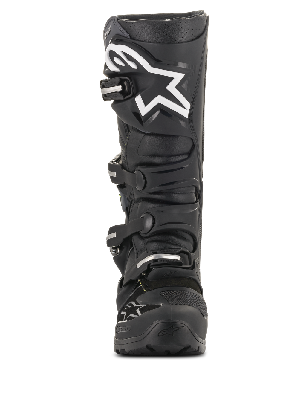 Botas Alpinestars Tech 7 Enduro Drystar®, botas de motocross negras, vista frontal con un gran logotipo de estrella blanca en la espinilla, sistema de cierre de cuatro hebillas, construcción duradera de TPU para conducción de enduro y todoterreno