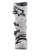 Botas Alpinestars Tech 7 Enduro Drystar®, botas de moto para enduro y off-road, Gray Sand, gris claro con detalles y logotipo en negro, con sistema de cierre de cuatro hebillas, placa de espinilla reforzada y diseño robusto para un rendimiento en cualquier clima