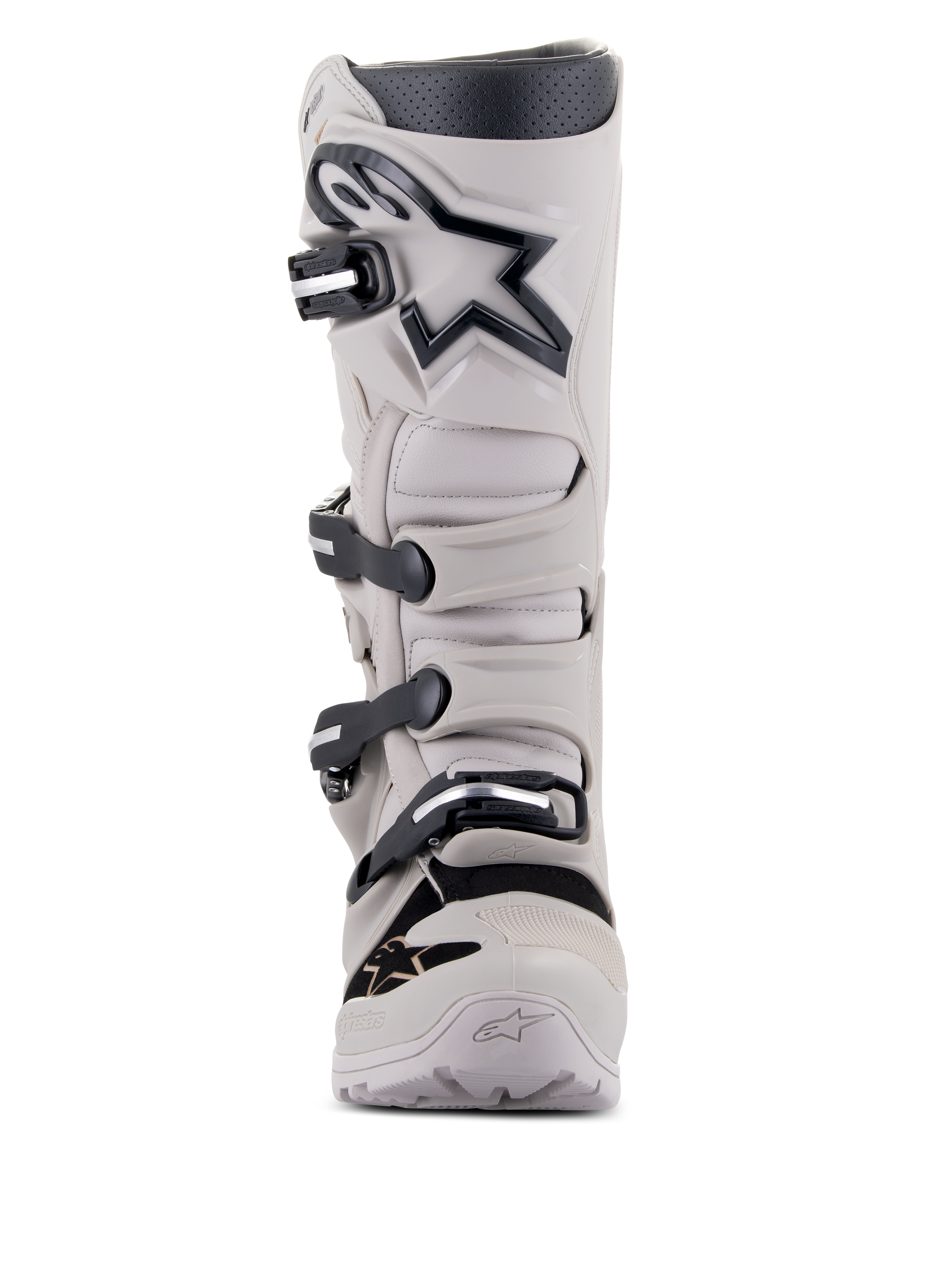 Botas Alpinestars Tech 7 Enduro Drystar®, botas de moto para enduro y off-road, Gray Sand, gris claro con detalles y logotipo en negro, con sistema de cierre de cuatro hebillas, placa de espinilla reforzada y diseño robusto para un rendimiento en cualquier clima