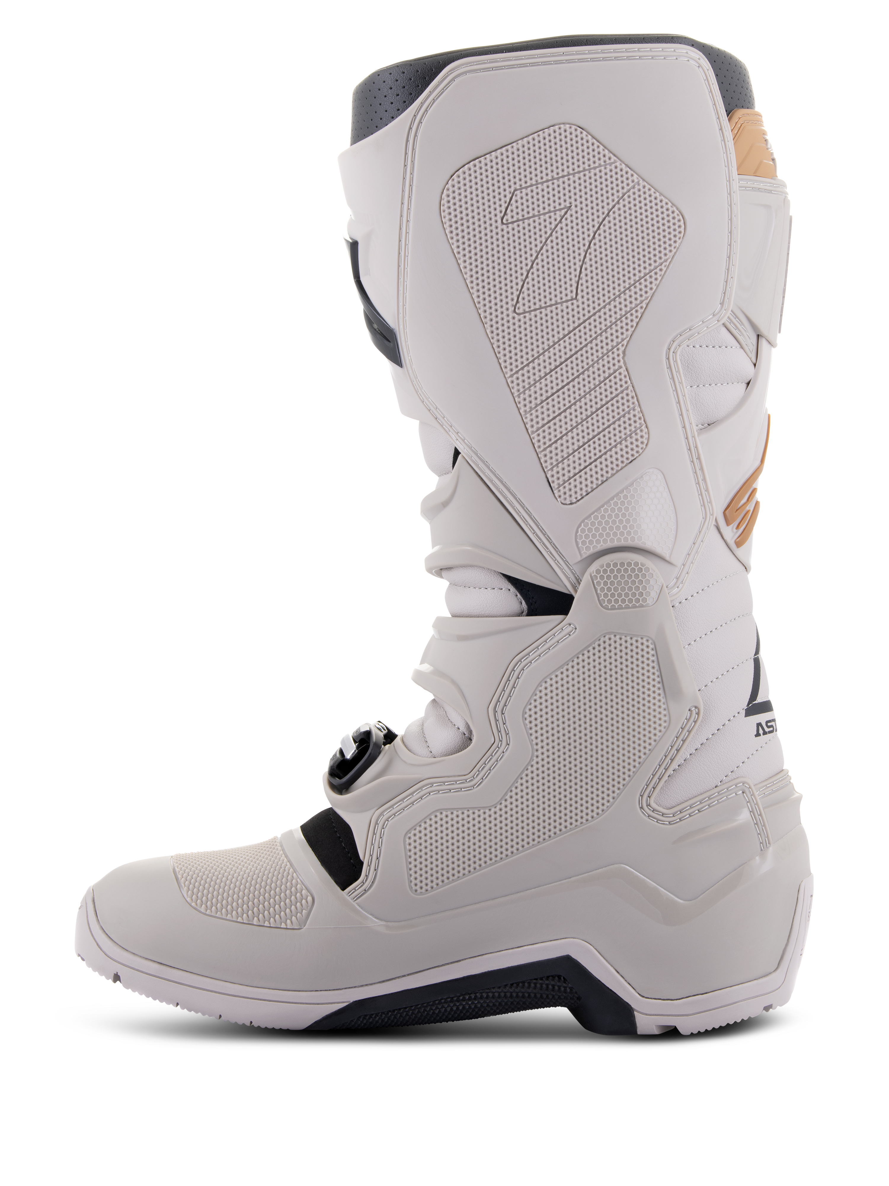 Botas Alpinestars Tech 7 Enduro Drystar® en color Gray Sand, vista lateral medial que muestra paneles de agarre con textura de panal, construcción en TPU gris claro y microfibra, suela negra y membrana impermeable para rendimiento todoterreno