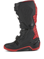 Botas Alpinestars Honda Tech 7 Enduro Drystar®, botas de motocross y enduro, negro y rojo brillante, vista de perfil lateral con hebillas de alta resistencia, placas protectoras de TPU y suela reforzada roja