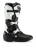 Botas Alpinestars Tech 3, botas de motocross, negro y blanco, vista de perfil lateral con sistema de cierre de tres hebillas, paneles protectores de TPU y construcción sintética duradera para carreras off-road