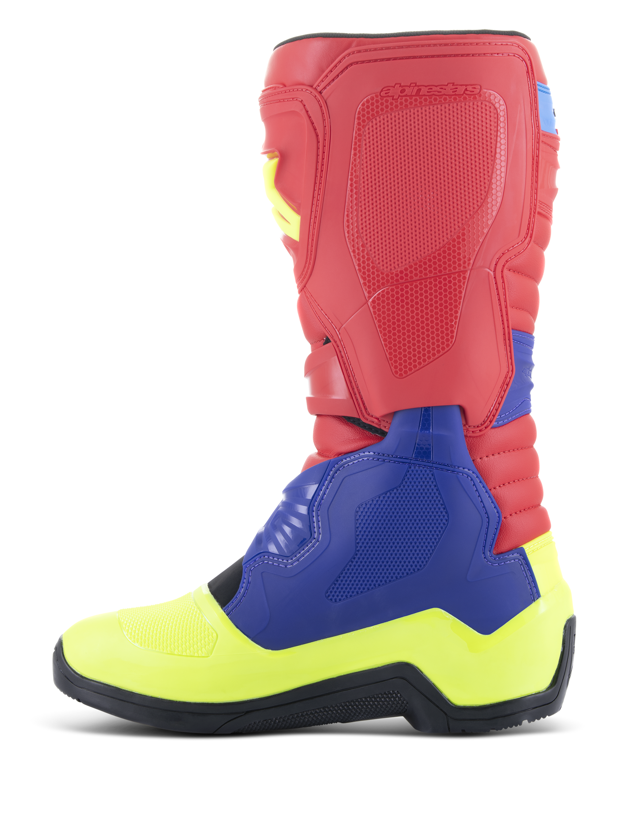 Botas Alpinestars Tech 3, botas de motocross, rojo brillante, azul oscuro y amarillo flúor, vista de perfil lateral, con un vibrante diseño multicolor con paneles protectores de TPU, carcasa del pie reforzada y suela de goma negra de alto agarre.