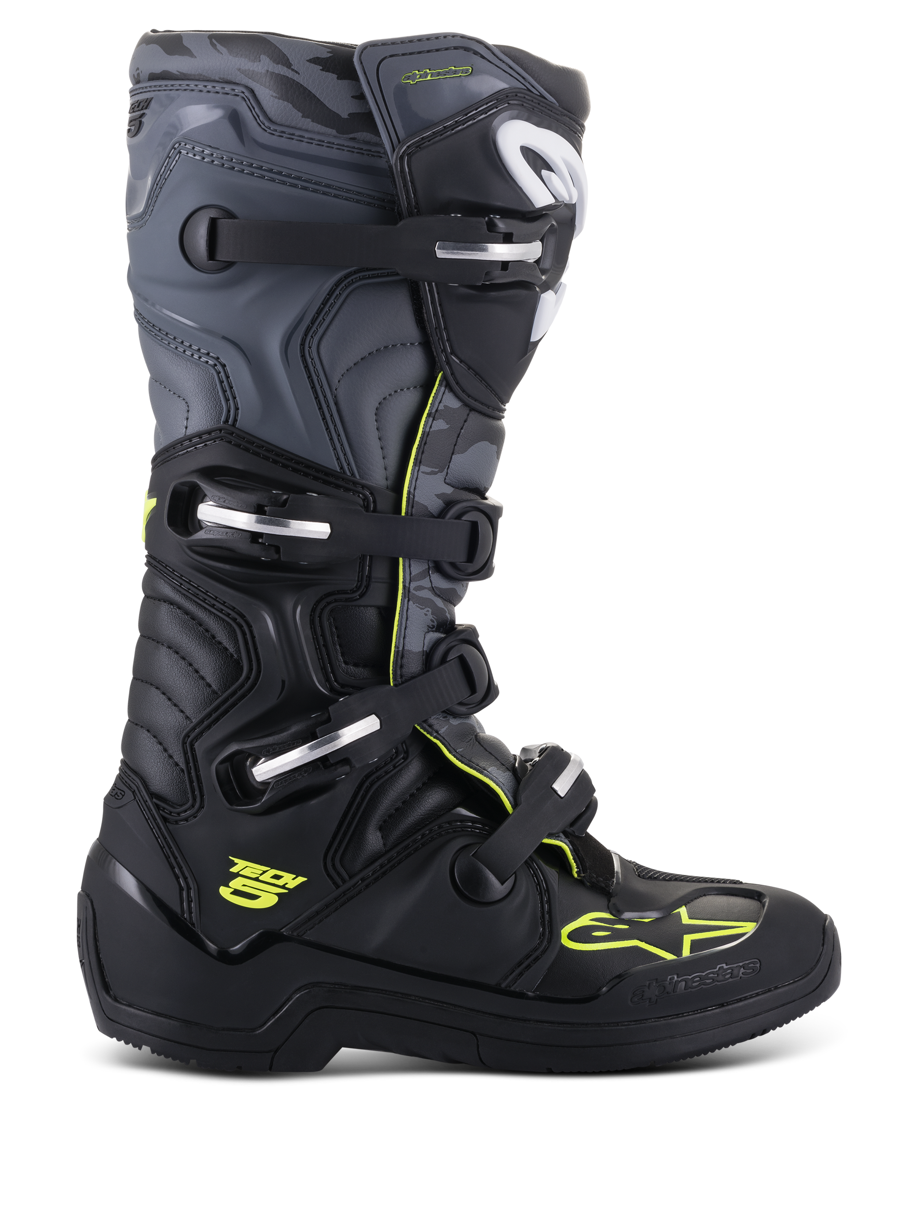 Alpinestars Tech 5 Boots, botas de motocross todoterreno, vista de perfil lateral, negro y gris frío con detalles en amarillo flúor, patrón de camuflaje, hebillas ajustables y suela protectora robusta.