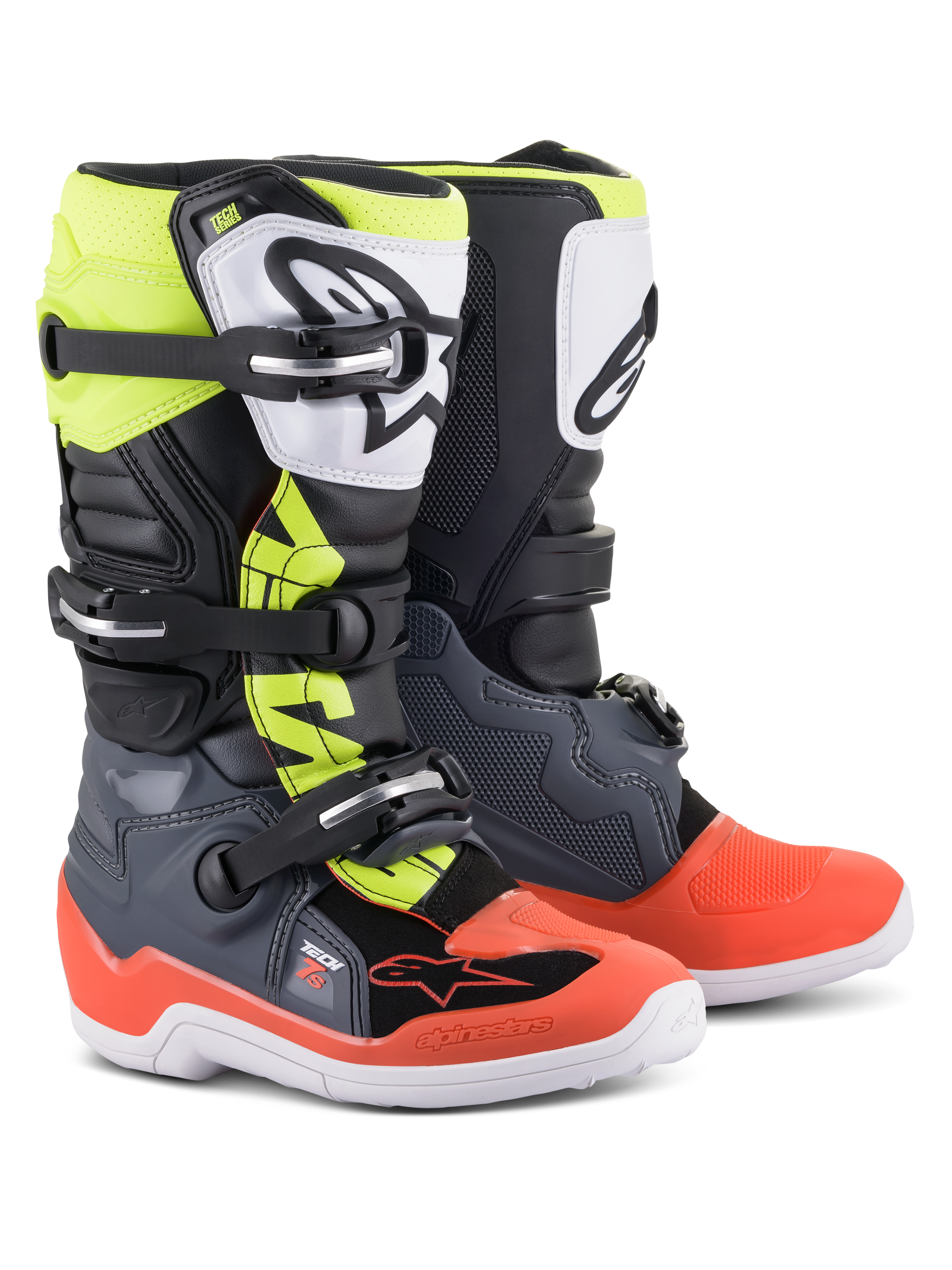 Botas Alpinestars Youth Tech 7S, botas de motocross, gris oscuro con detalles en rojo y amarillo fluorescente, con placa de espinilla de TPU blanca con logo negro, sistema de cierre de triple hebilla y suela blanca duradera, diseñadas para jóvenes pilotos de off-road.