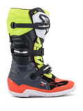 Botas Alpinestars Youth Tech 7S, botas de motocross y off-road, gris oscuro, rojo fluorescente y amarillo fluorescente, con suela blanca y múltiples cierres de hebilla, construcción robusta para pilotos junior