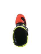Botas Alpinestars Youth Tech 7S, botas de motocross, gris oscuro con detalles en rojo y amarillo fluorescente, vista superior que muestra la abertura interior con forro amarillo fluorescente y puntera roja, diseñadas para carreras off-road juveniles