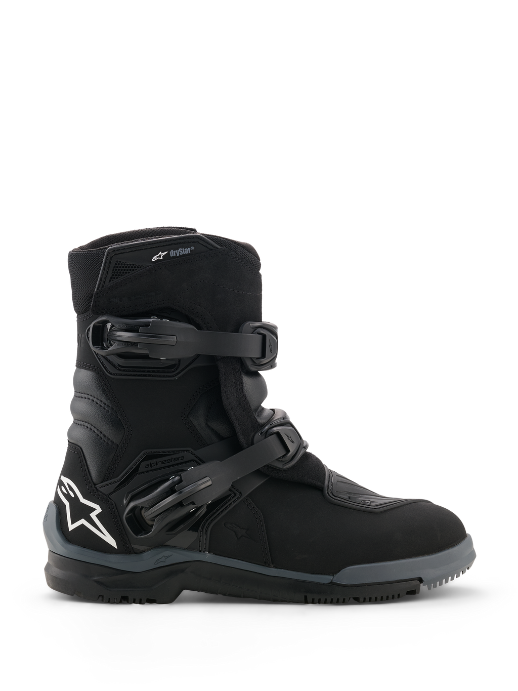 Botas Alpinestars Belize V2 Drystar®, botas de moto negras, vista de perfil lateral con dos cierres de hebilla ajustables, logotipo de la estrella de Alpinestars en blanco en el talón, suela todoterreno robusta y diseño impermeable para conducción de aventura