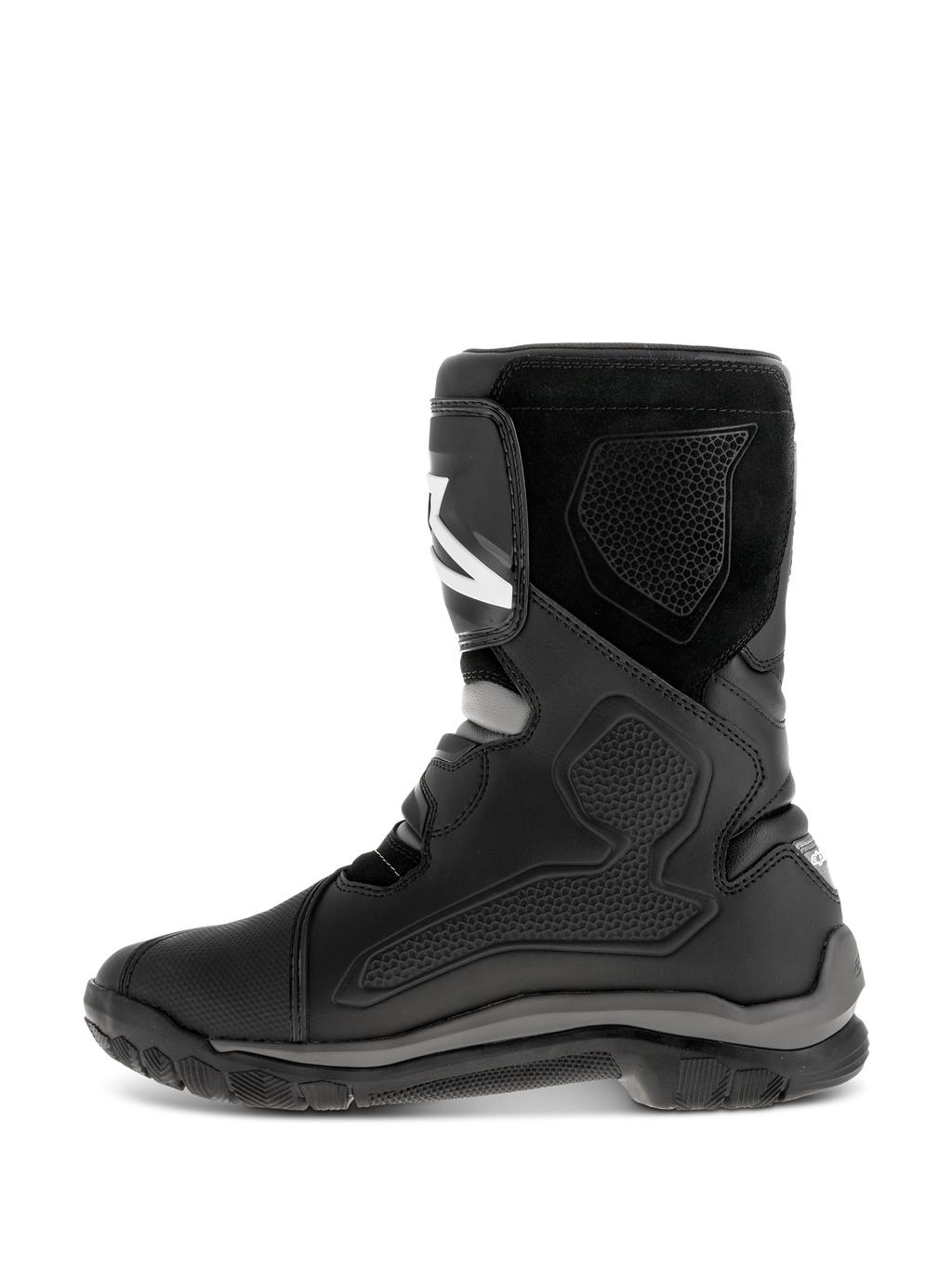Botas Alpinestars Belize Drystar®, botas de moto negras, vista de perfil lateral que muestra la construcción de cuero con paneles de protección TPU, textura de ante y una suela de caucho vulcanizado resistente para touring de aventura