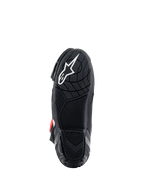 Botas Alpinestars Supertech R, vista de la suela inferior, compuesto de goma ligero negro con patrón de agarre texturizado, logotipo de la estrella de Alpinestars en blanco, calzado de alto rendimiento para carreras de motos