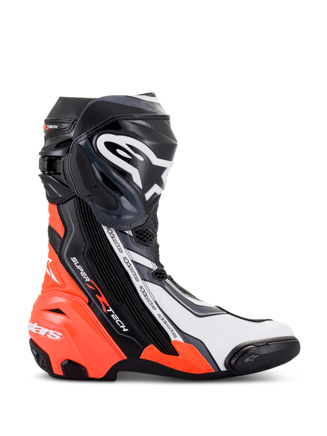 Botas Alpinestars Supertech R, botas de competición para motocicleta, en negro, rojo fluorescente, blanco y gris, con un destacado logotipo blanco en la espinilla, talón y detalles en rojo fluorescente brillante, protectores de TPU aerodinámicos y deslizador de puntera reemplazable