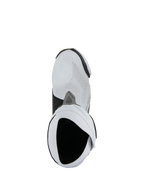 Botas Alpinestars Supertech R Ventiladas, botas de competición para moto, blanco, gris medio y negro, vista cenital desde arriba hacia el interior de la apertura de la bota, con construcción de microfibra perforada y un diseño de carreras estilizado