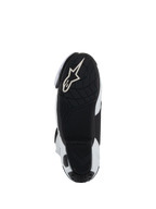 Suela de las botas Alpinestars Supertech R Vented, suela de goma ligera negra con dibujo texturizado para mayor agarre en los estribos, con el logotipo Alpinestars Astar en blanco, combinación de colores blanco y negro