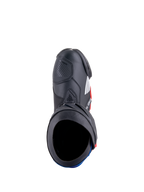 Botas Alpinestars Honda Supertech R, botas de competición para moto, negro, rojo brillante y azul, vista superior que muestra la apertura de la bota y la construcción de microfibra, con placas protectoras de TPU y un diseño aerodinámico de competición