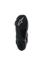 Botas Alpinestars Honda SMX-6 V3, vista de la suela, suela de goma negra con el logo de Alpinestars en blanco, diseño de agarre texturizado para precisión en los controles de la motocicleta
