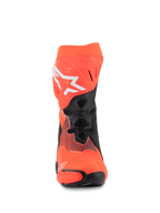 Botas Alpinestars Supertech R Vented MM93 Replica, botas de motociclismo de carreras, rojo flúor, azul oscuro y negro, vista frontal que muestra la ventilación de malla, logotipo blanco de Alpinestars y construcción de microfibra duradera
