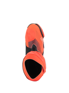 Botas Alpinestars Supertech R Vented MM93 Replica, botas de carreras de alto rendimiento para motociclismo, rojo flúor y azul oscuro, vista superior que muestra la apertura y la estructura del botín interior, parte superior de microfibra perforada con gráficos exclusivos de Marc Márquez