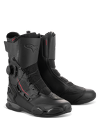Botas Alpinestars SP-X BOA®, botas deportivas de altura media para motocicleta en color negro, con dial del sistema de ajuste BOA lateral, paneles de malla Rideknit y refuerzos protectores de TPU para conducción en carretera