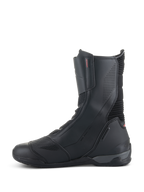 Botas Alpinestars SP-X BOA®, botas para motociclismo, color negro, diseño de altura media con paneles de microfibra y malla Rideknit, con cremallera lateral y perfil deportivo estilizado.