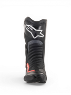 Alpinestars SMX-6 V2 Vented, botas de moto de carreras negras y grises con detalles rojos fluorescentes, vista frontal con parte superior perforada, protección de espinilla y Toe Slider