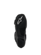 Botas Alpinestars SMX-6 V3, negro, vista inferior de la suela de goma ligera con patrón de agarre texturizado, logotipo Astar blanco y marca Alpinestars en relieve en el talón.