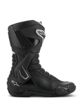 Alpinestars SMX-6 V3, botas deportivas para moto, negras con detalles blancos, vista de perfil lateral con sistema de soporte de tobillo de TPU, zonas de flexión de malla texturizada y componentes reforzados en talón y puntera para rendimiento en circuito y calle.