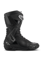 Alpinestars SMX-6 V3, botas deportivas para moto, negras con detalles blancos, vista de perfil lateral con sistema de soporte de tobillo de TPU, zonas de flexión de malla texturizada y componentes reforzados en talón y puntera para rendimiento en circuito y calle.