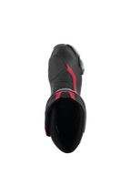 Vista superior de las botas Alpinestars SMX-6 V3 en negro, plata y rojo, con la apertura de la bota, construcción de microfibra con detalles en rojo y zona de cambio de TPU integrada.