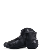 Botas Alpinestars SMX-1 R V2 Vented, Negro, calzado de motociclismo de alto rendimiento de corte bajo, vista de perfil lateral que muestra la parte superior de microfibra perforada, protectores de TPU y cierre de cremallera lateral.