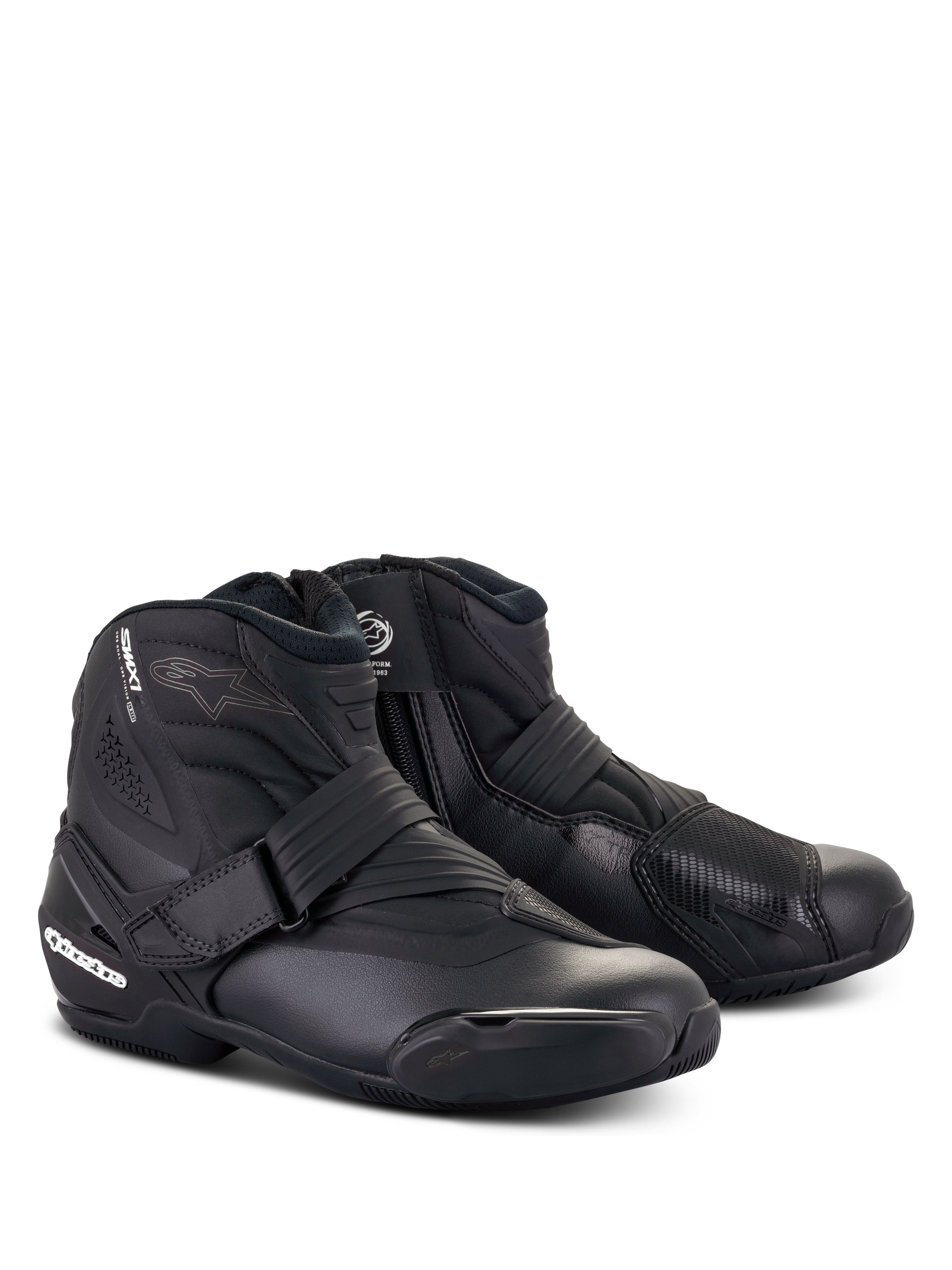 Botas Alpinestars Stella SMX-1 R V2, calzado de conducción de moto de corte bajo para mujer, color negro, con parte superior de microfibra, contrafuerte de talón y almohadilla de cambio de TPU, cierre de correa y perfil aerodinámico deportivo