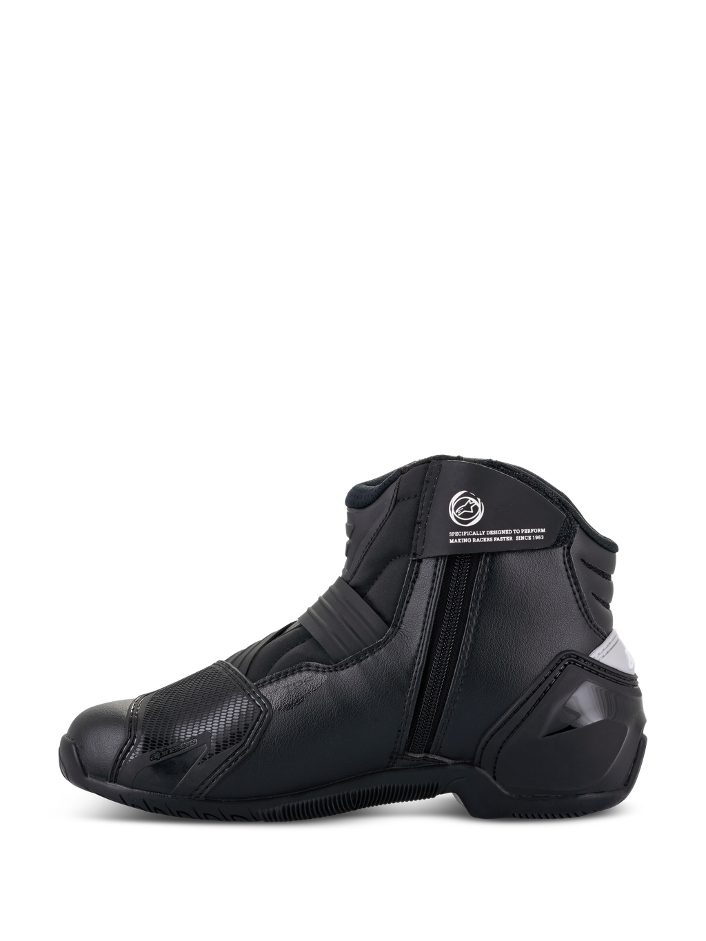 Botas Alpinestars Stella SMX-1 R V2 para mujer, negro, bota de moto de alto rendimiento de corte bajo, vista de perfil lateral que muestra el cierre de cremallera, correa en el tobillo con logotipo y construcción de microfibra con refuerzo de talón en TPU
