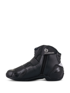 Botas Alpinestars Stella SMX-1 R V2 para mujer, negro, bota de moto de alto rendimiento de corte bajo, vista de perfil lateral que muestra el cierre de cremallera, correa en el tobillo con logotipo y construcción de microfibra con refuerzo de talón en TPU