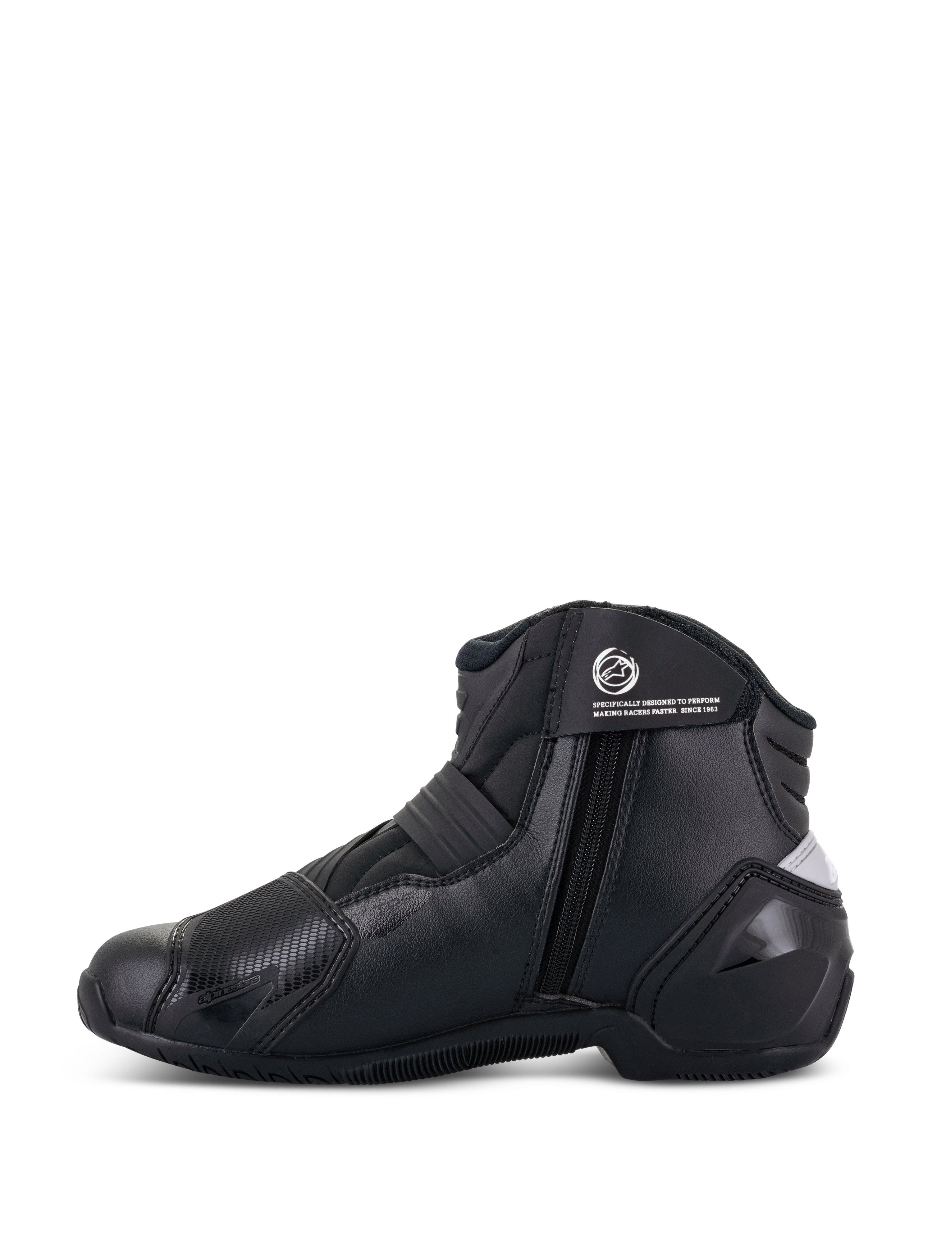 Botas Alpinestars Stella SMX-1 R V2 para mujer, negro, bota de moto de alto rendimiento de corte bajo, vista de perfil lateral que muestra el cierre de cremallera, correa en el tobillo con logotipo y construcción de microfibra con refuerzo de talón en TPU