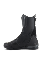 Botas Alpinestars SP-X BOA Drystar, botas de moto sport touring de caña media, negras, vista lateral interna que muestra la construcción de microfibra y malla, talonera reforzada y diseño protector estilizado para conducción en carretera