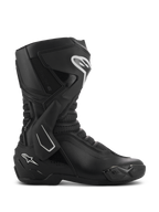 Botas Alpinestars SMX-6 V3 Drystar, botas de alto rendimiento para motociclismo en color negro vistas de perfil lateral, con detalles de logotipos blancos, refuerzo lateral de TPU en el tobillo, espinillera reforzada y paneles de malla flexible.