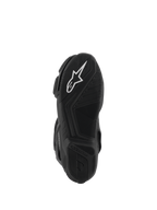Botas Alpinestars Stella SMX-6 V3 Drystar®, vista inferior de la suela de goma negra, con un destacado logotipo de la estrella de Alpinestars en blanco, patrones de agarre texturizados para tracción y un diseño aerodinámico para el control de la motocicleta.