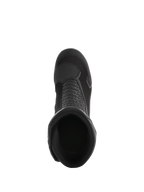 Botas Alpinestars Air Plus V2 GORE-TEX, negras, vista superior hacia el interior de la apertura de la bota, mostrando la construcción de malla transpirable, los paneles de cuero perforado y el diseño aerodinámico para touring en moto.