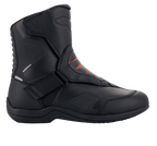 Alpinestars Ridge V2 Waterproof Boot, bota de moto para touring, negra con detalles rojos, altura de media caña, cierre con correa de velcro, paneles de ventilación perforados, talón y puntera reforzados, construcción de cuero sintético