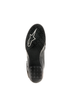 Botas impermeables Alpinestars Stella Valencia para mujer, negro, vista de la suela que muestra la goma texturizada con patrón de agarre antideslizante y el logotipo de Astars en blanco, diseñadas para estabilidad en touring de motocicletas.