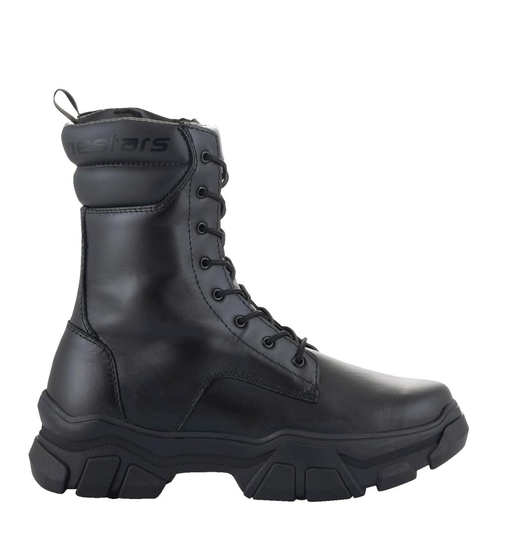 Botas Alpinestars Ava para mujer, botas urbanas de moto, negras, vista de perfil lateral, suela de goma elevada y robusta, construcción en cuero de grano completo, cierre de cordones, diseño de inspiración utilitaria para usar dentro y fuera de la moto
