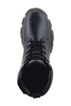 Botas Alpinestars Ava para mujer, botas urbanas de moto, color negro, vista superior que muestra el cierre de cordones y la suela de goma gruesa y elevada, diseño de estilo utilitario en cuero de grano completo