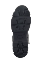 Botas Alpinestars Ava para mujer, negras, vista inferior que muestra la suela de goma robusta y rugosa con dibujo texturizado para el agarre, diseño de calzado urbano para motocicleta